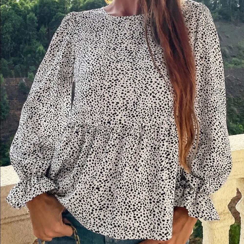 Keyhole back allover print peplum top - Picture 3 of 7